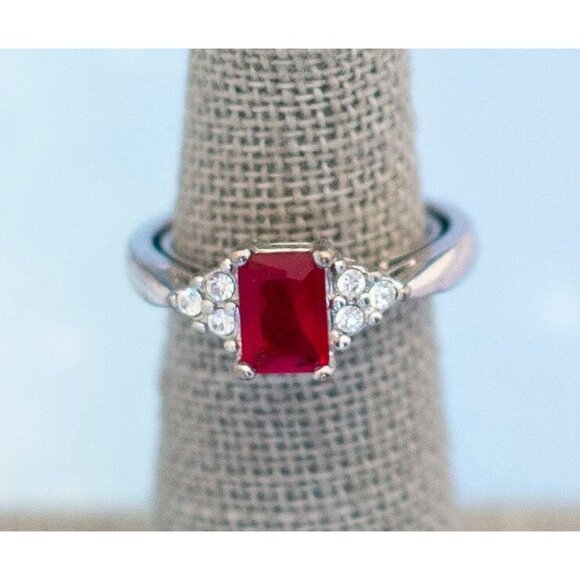 Vintage Scarlet Jewel Ring | Silver Tone Ring | Size 6 | Avon | J13 - Picture 2 of 3